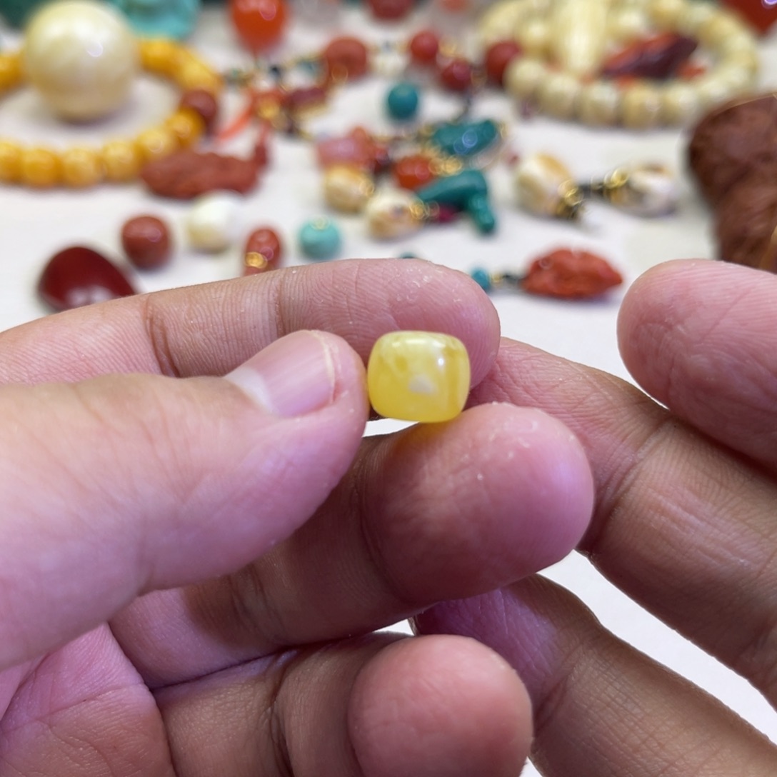 琥珀未镶嵌珠宝奇石12