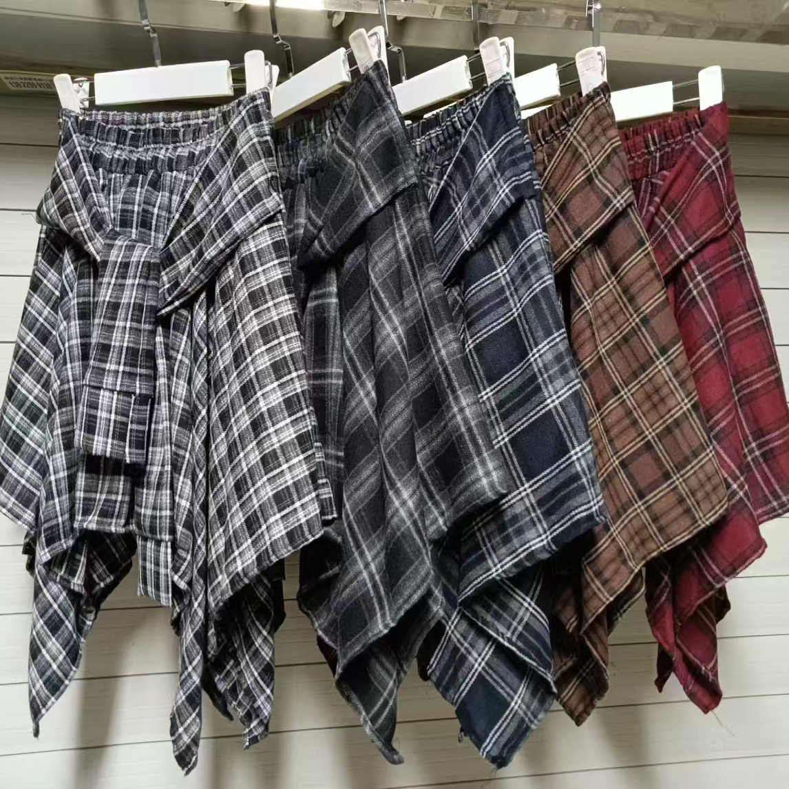 磨毛绒复古撞色格纹不规则半身裙女秋季别致高腰显瘦百搭A字裙