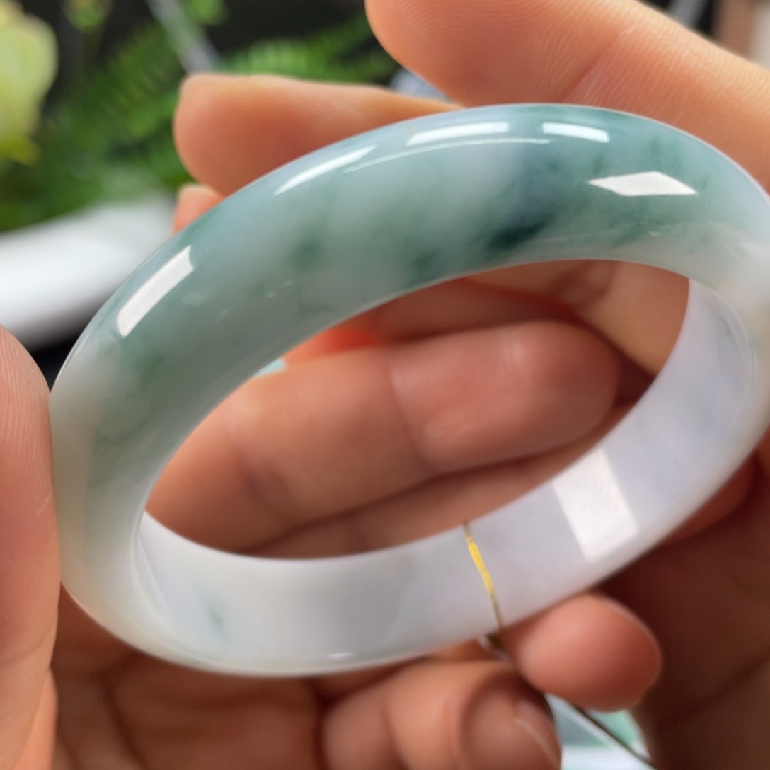 翡翠未镶嵌手镯牛奶白飘花