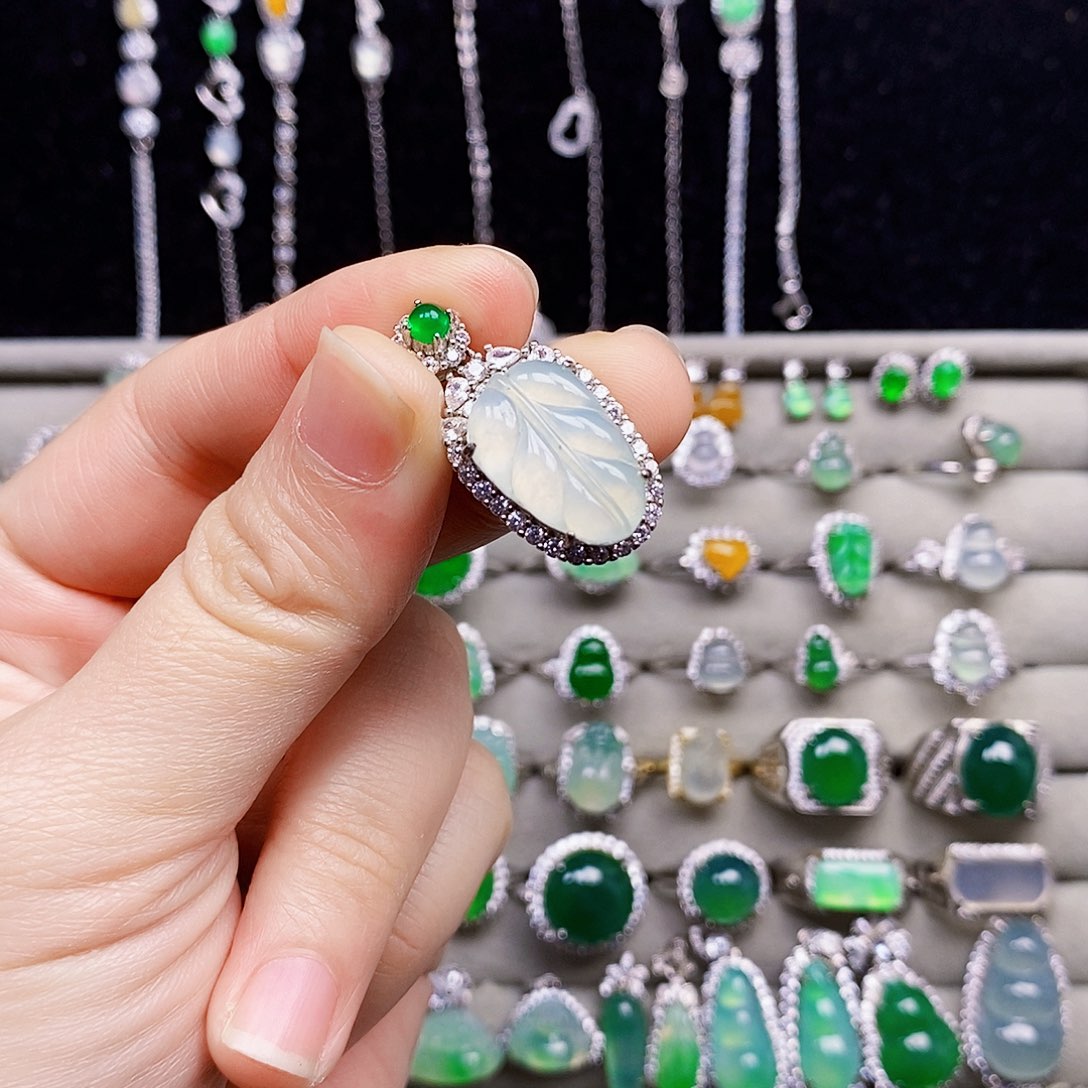 翡翠银S925镶嵌颈饰叶子