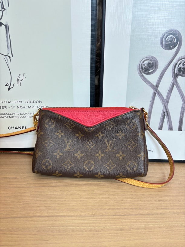 95新 LouisVuitton/路易威登 SS1010/LV传奇bb信封包