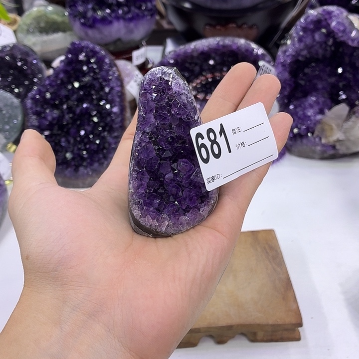 未镶嵌水晶大型摆件（非配饰）