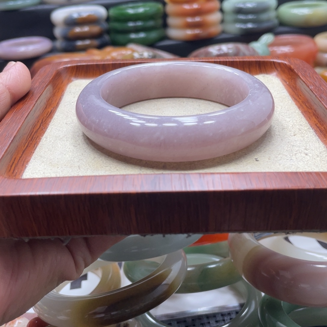 石英岩玉未镶嵌手镯