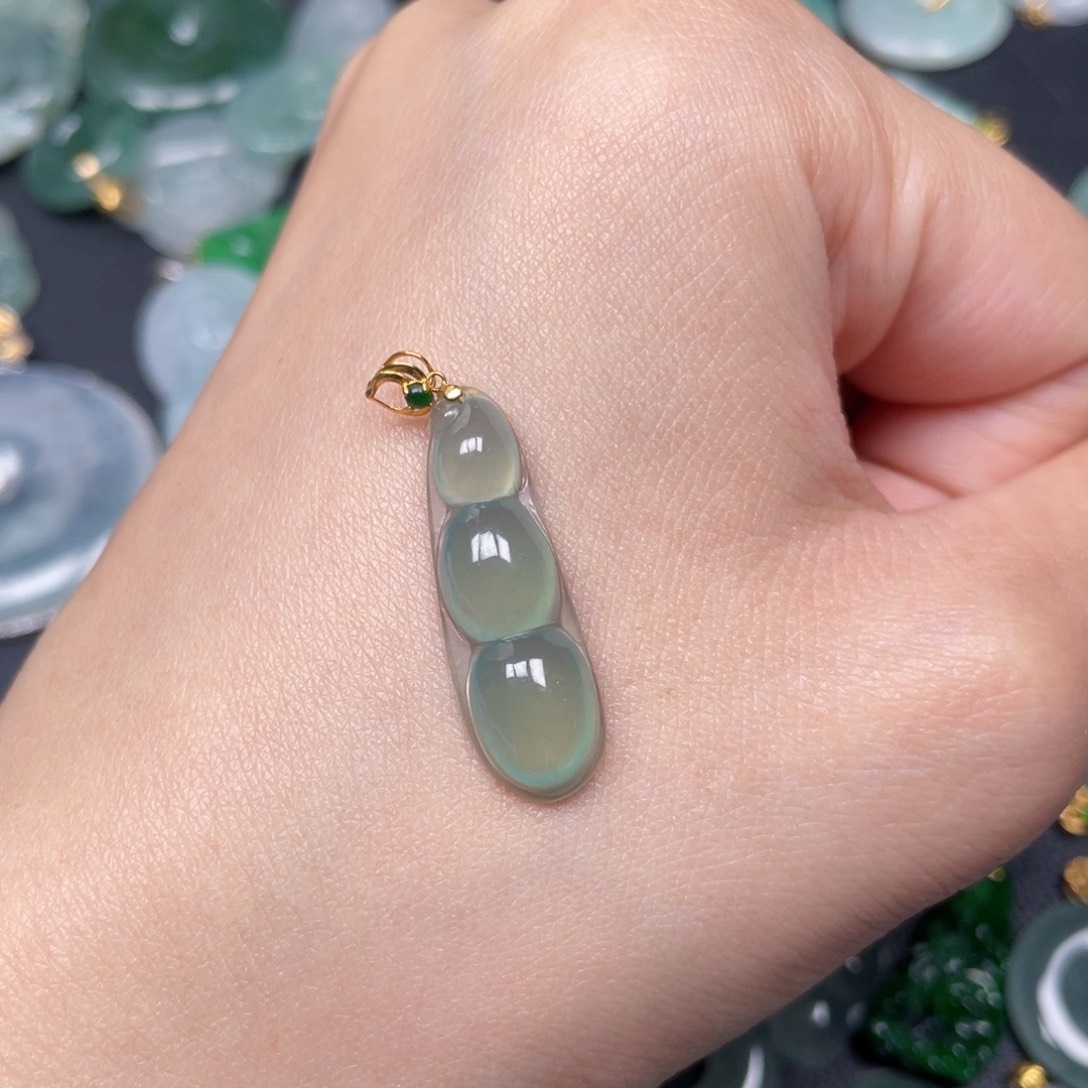 翡翠颈饰18K金镶嵌翡翠