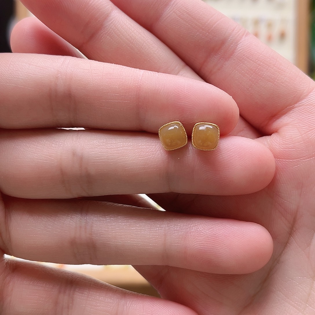 佳***奇和田玉银S925镶嵌耳饰