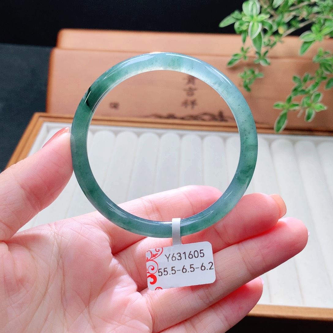 未镶嵌手镯（圆镯）翡翠