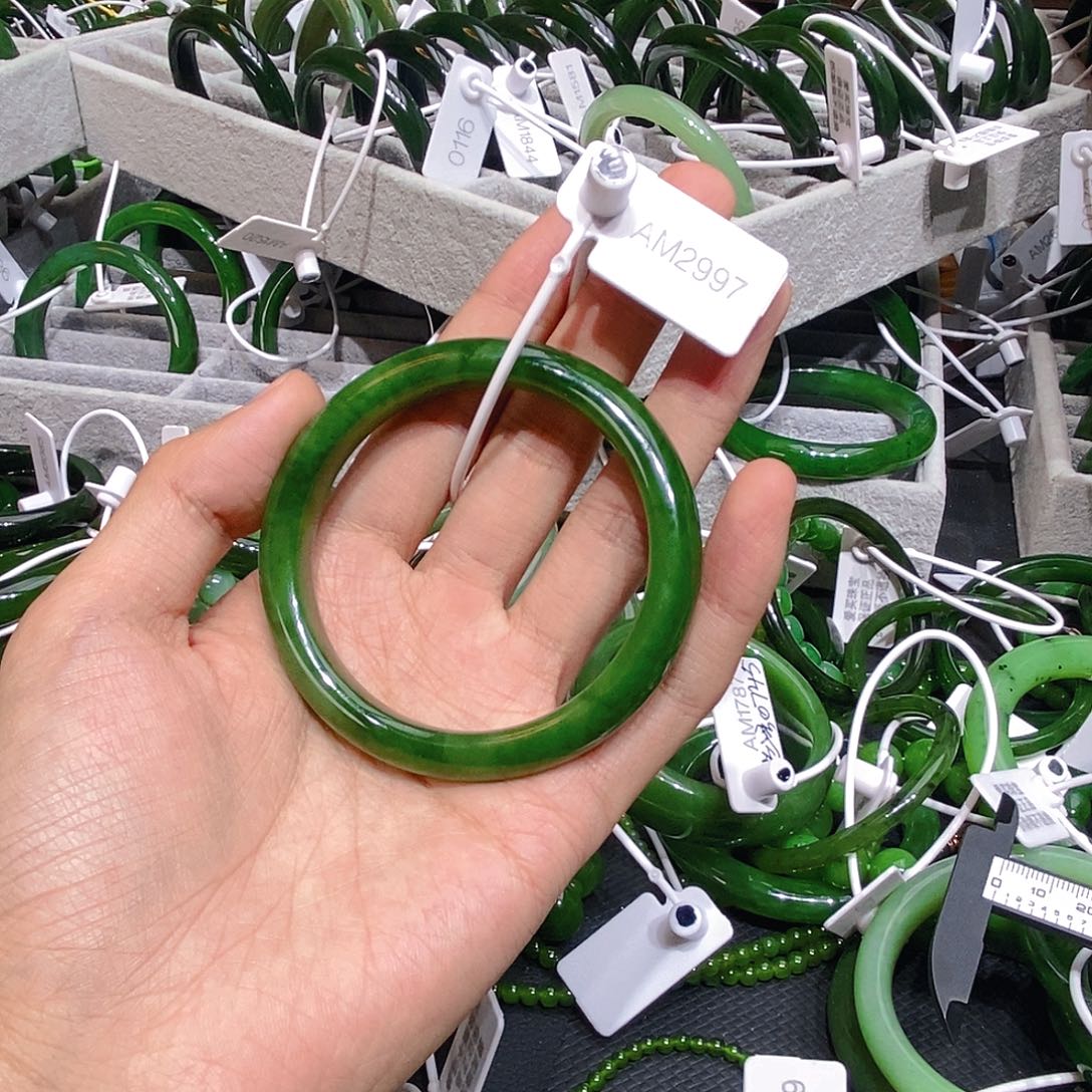 和田玉（碧玉）未镶嵌手镯