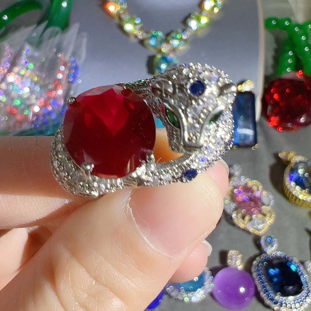 花岗石钨合金红色蓝色吊坠