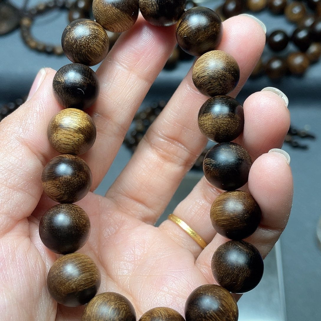 沉香手串白棋瘤疤1.2