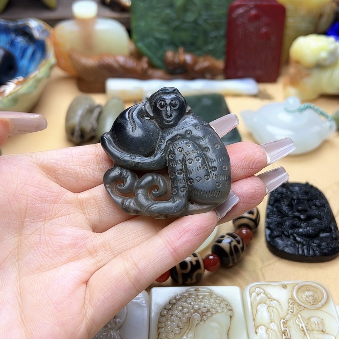 蛇纹石玉未镶嵌颈饰