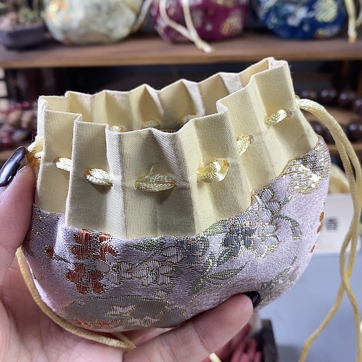 泥塑鸣****）瑕疵五行1.8香包50克