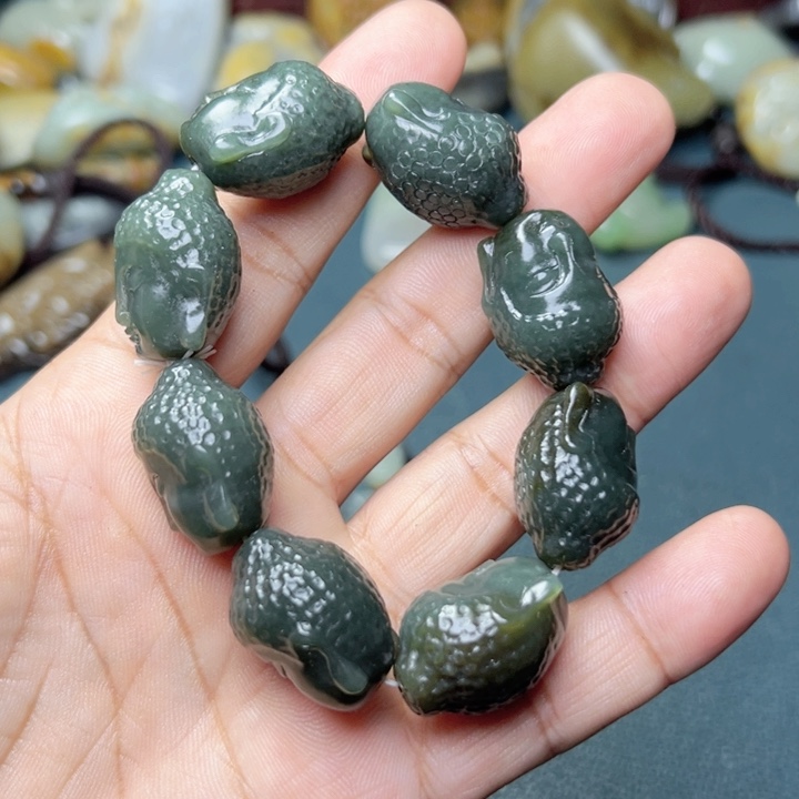 和田玉未镶嵌把件