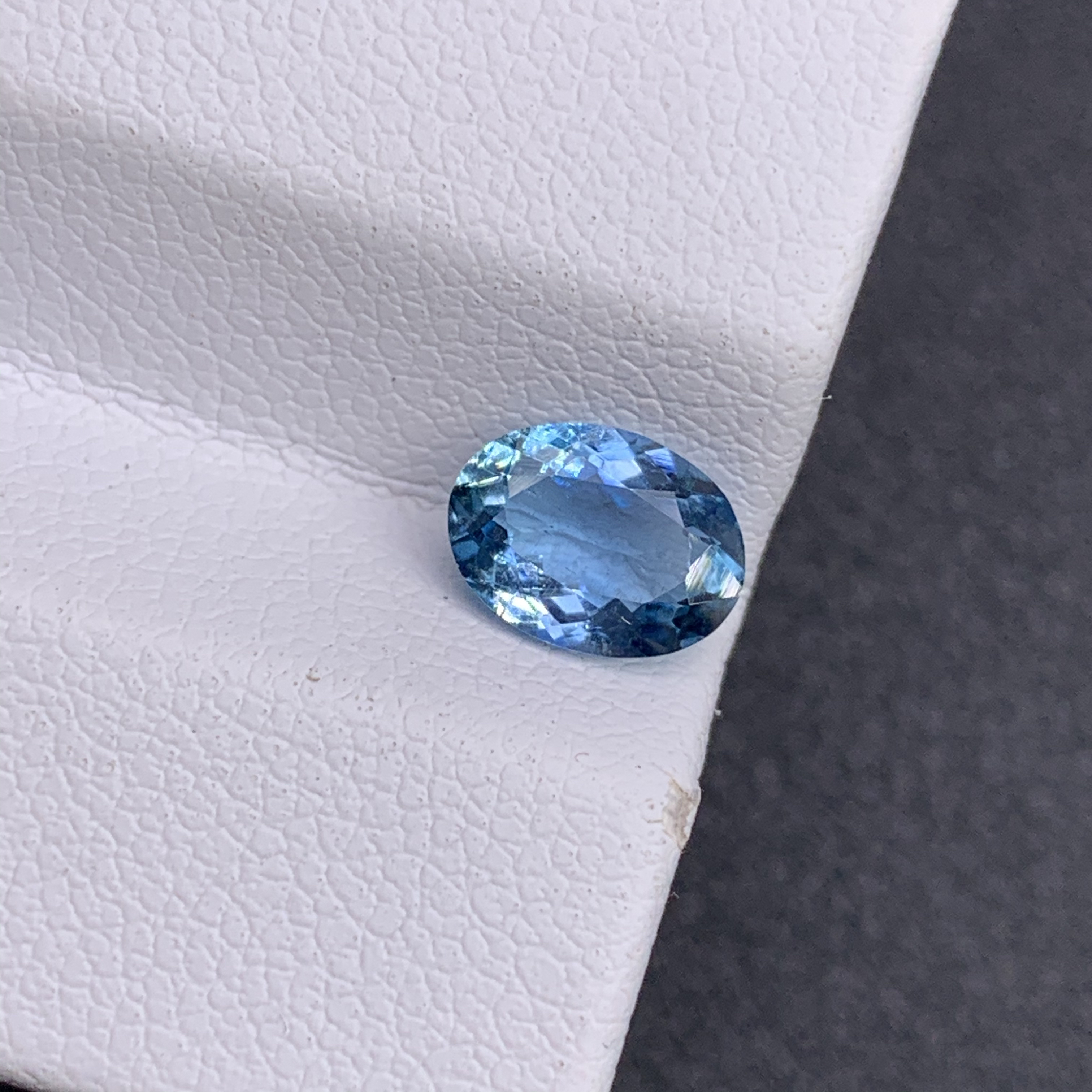 天然海蓝宝裸石0.95克拉尺寸5.9*7.9*3.2编号3742