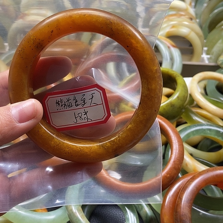 蛇纹石玉手镯未镶嵌熊***天