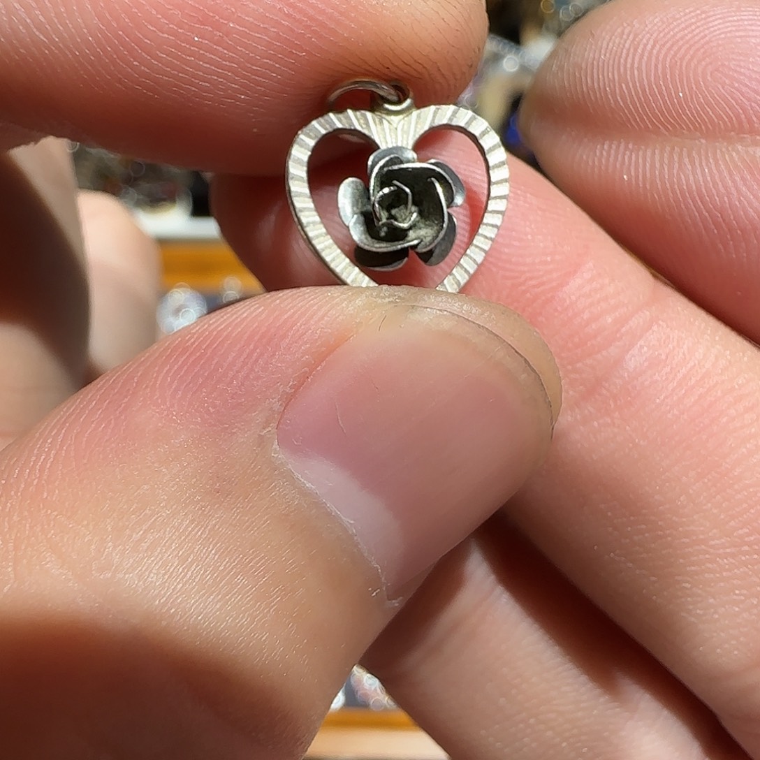 圆***圆大理石纯铜吊坠的设计也是