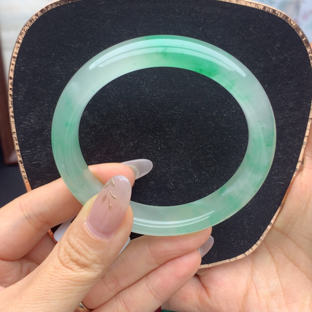 石英质玉手镯未镶嵌开*