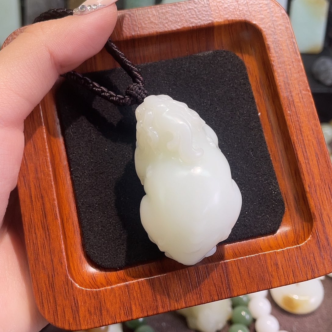 和田玉（糖玉）未镶嵌颈饰