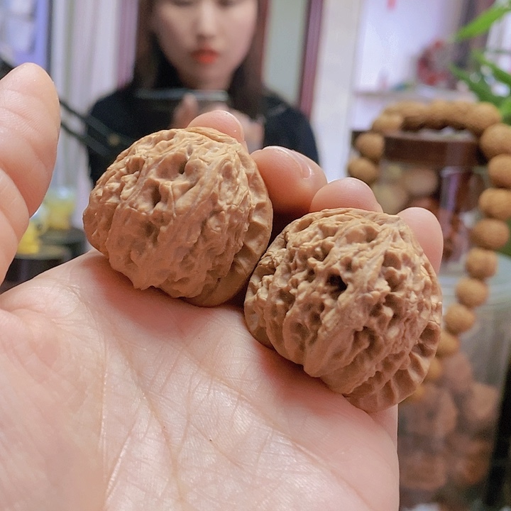 【闪购商品】文玩核桃把件36.5白狮子修