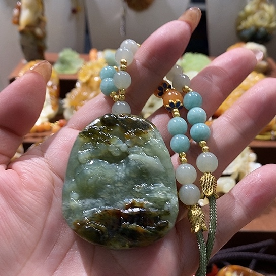 蛇纹石玉未镶嵌颈饰