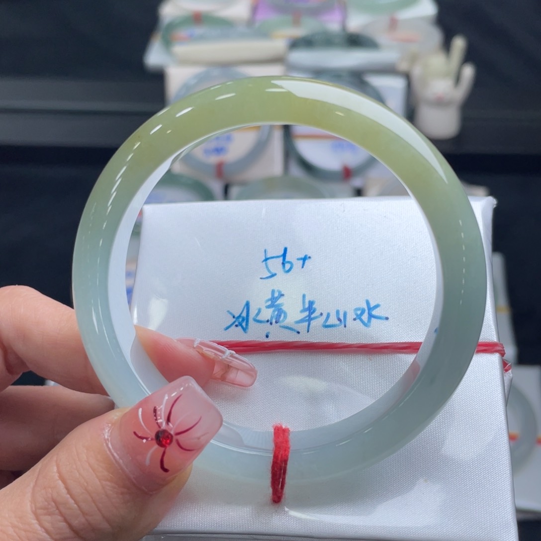 翡翠手镯未镶嵌翡翠手镯