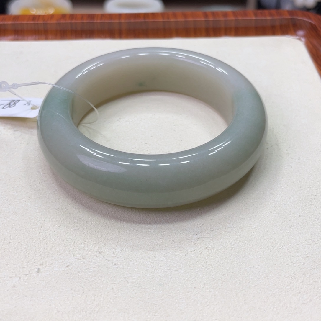 未镶嵌手镯石英岩玉