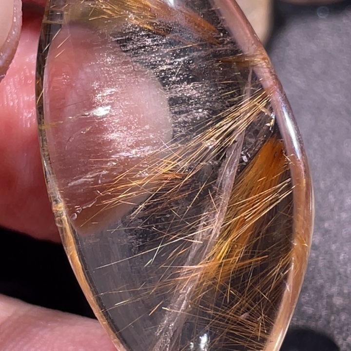 李***美颈饰未镶嵌发晶钛晶