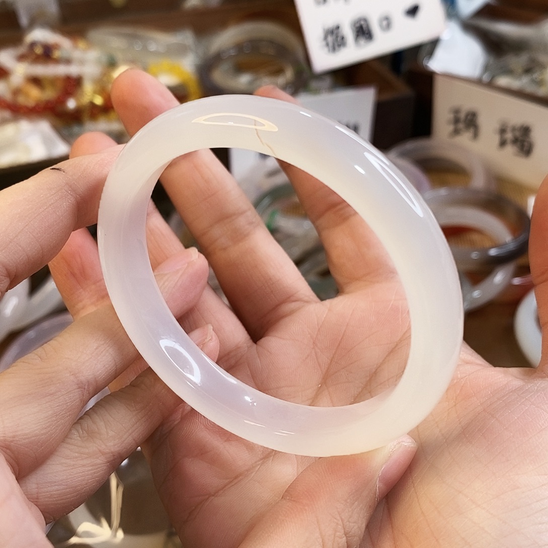 玛瑙/玉髓未镶嵌手镯A936。58.5圈。