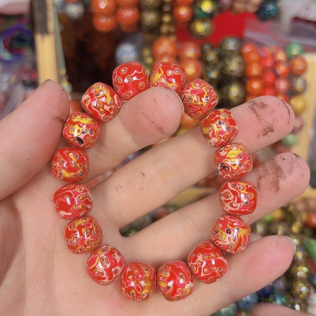 先用冷水烫后捞入冷水锅