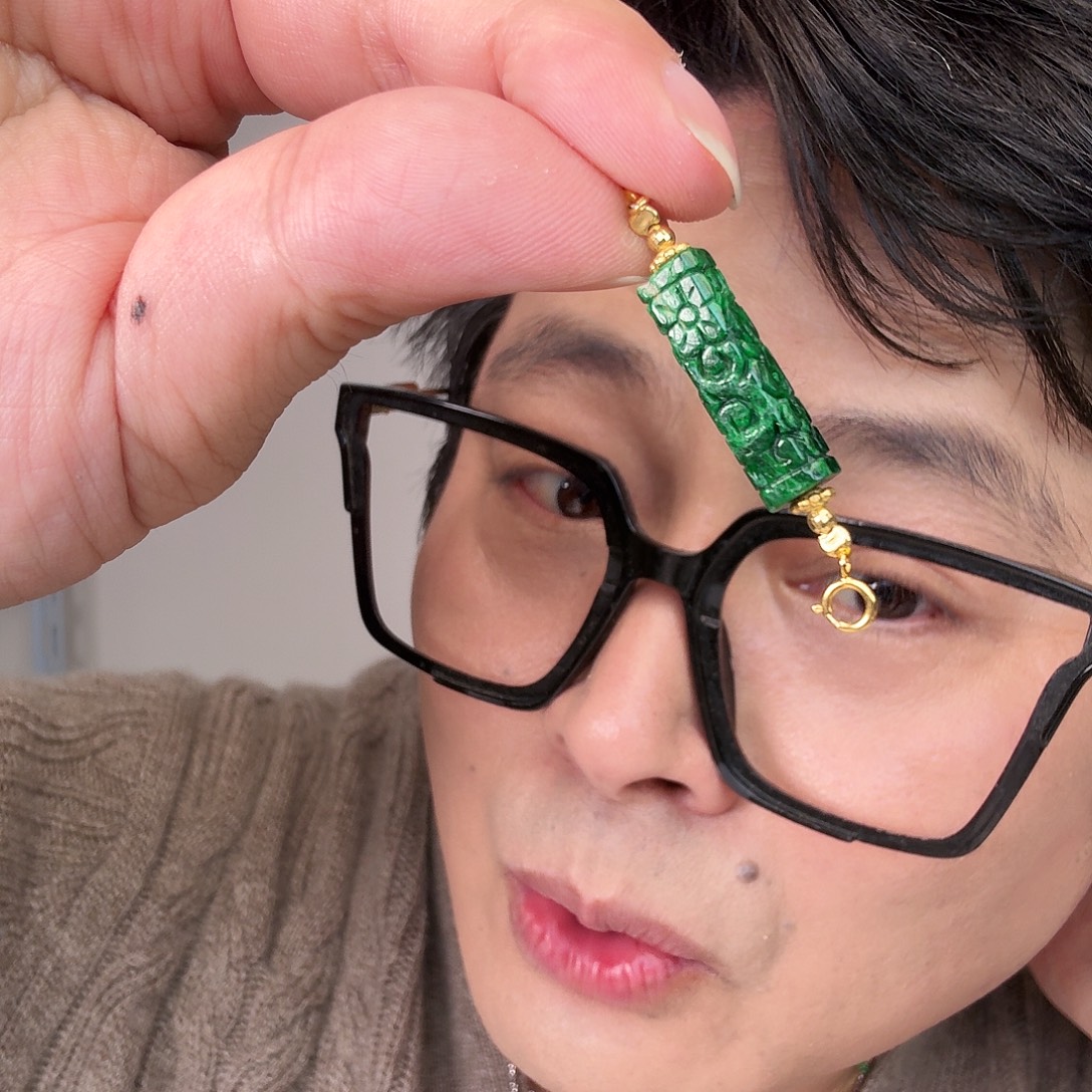 翡翠18K金镶嵌颈饰一件