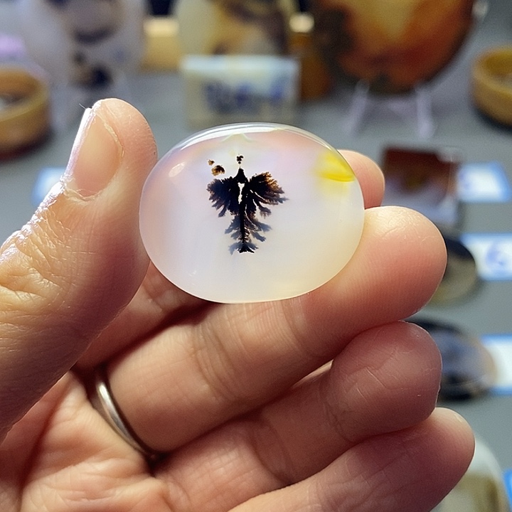 星***尘玛瑙/玉髓未镶嵌珠宝半成品