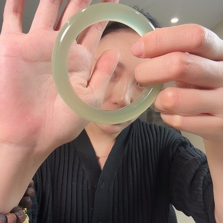 鹿***姐蛇纹石玉未镶嵌颈饰