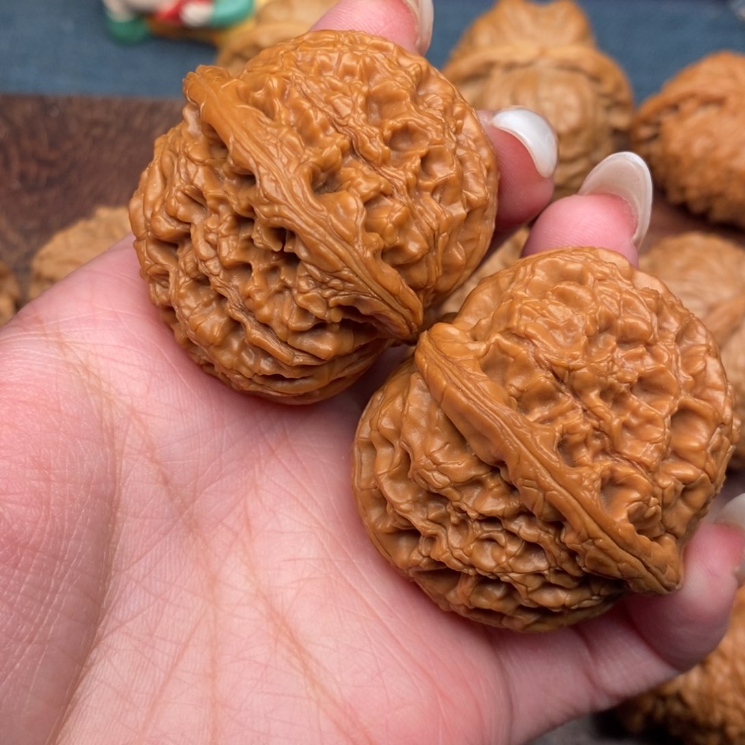 文玩核桃把件?***丹水龙纹43.8