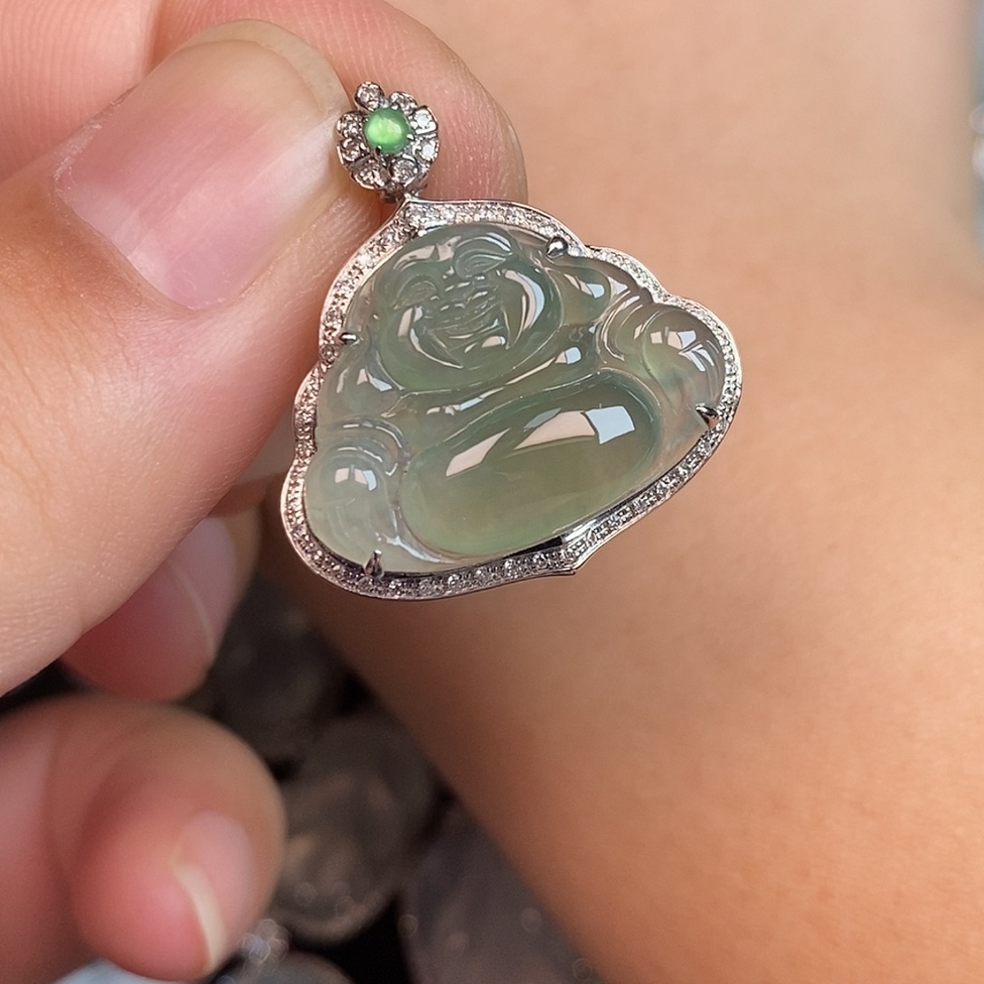 翡翠18K金镶嵌颈饰佛公