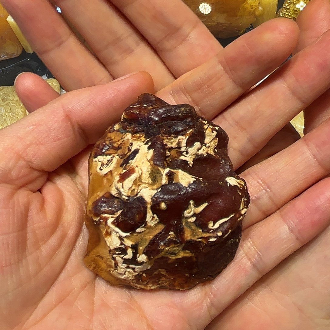 琥珀未镶嵌颈饰原石吊坠