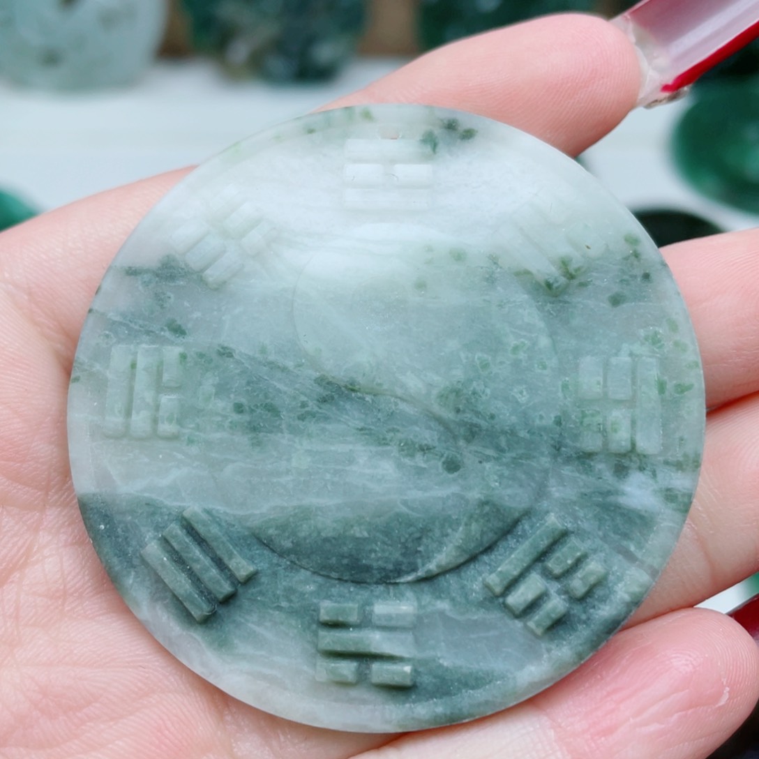 独山玉颈饰未镶嵌磨砂有色线