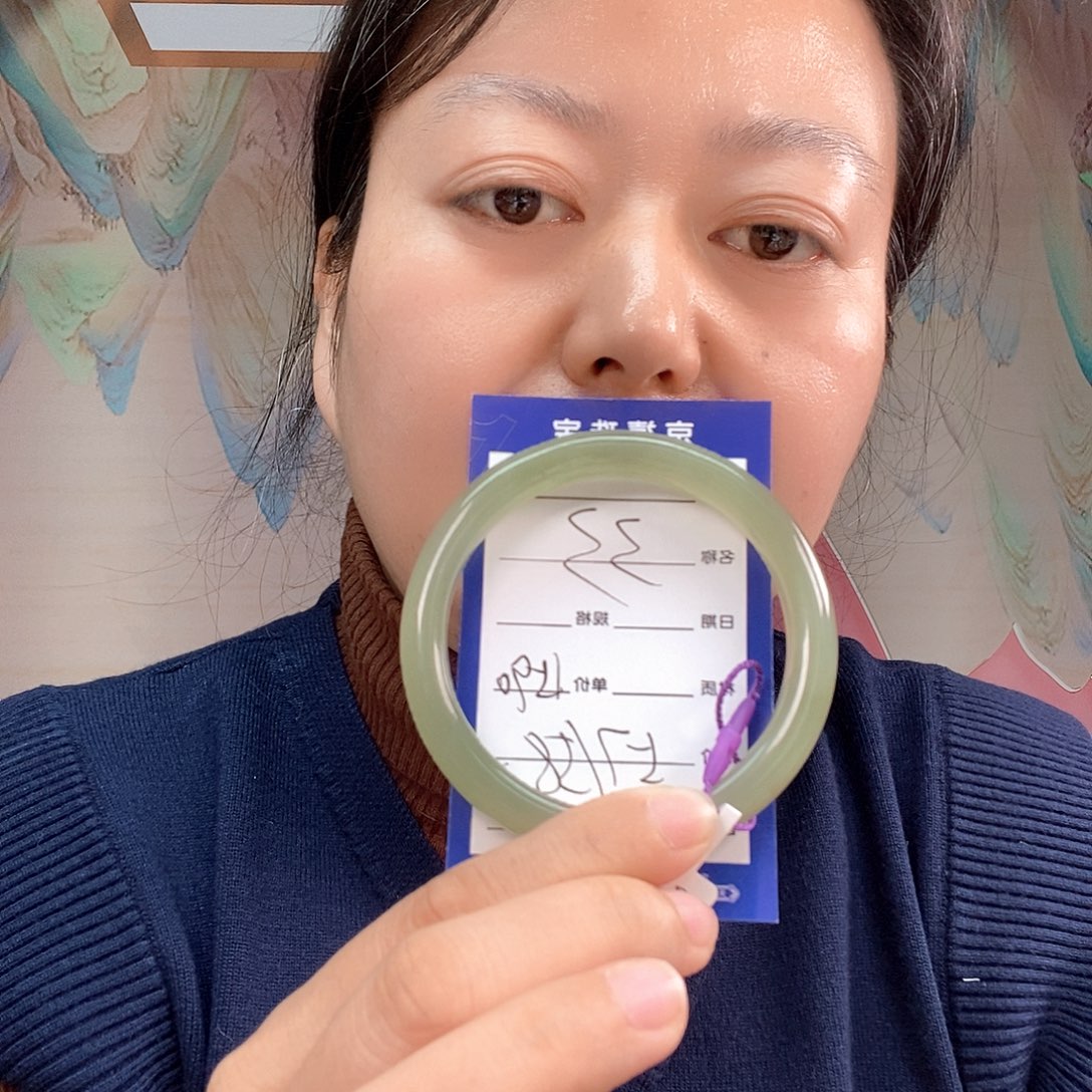 和田玉手镯未镶嵌滑****）