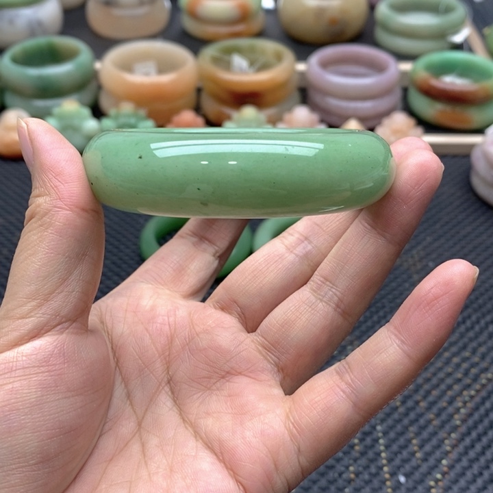 石英质玉手镯未镶嵌