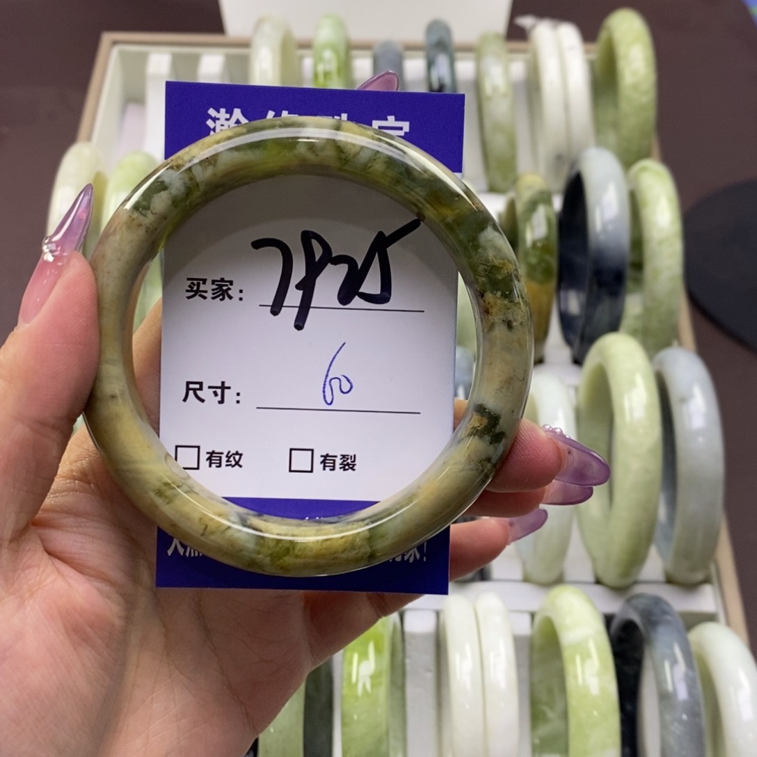 蛇纹石玉手镯未镶嵌