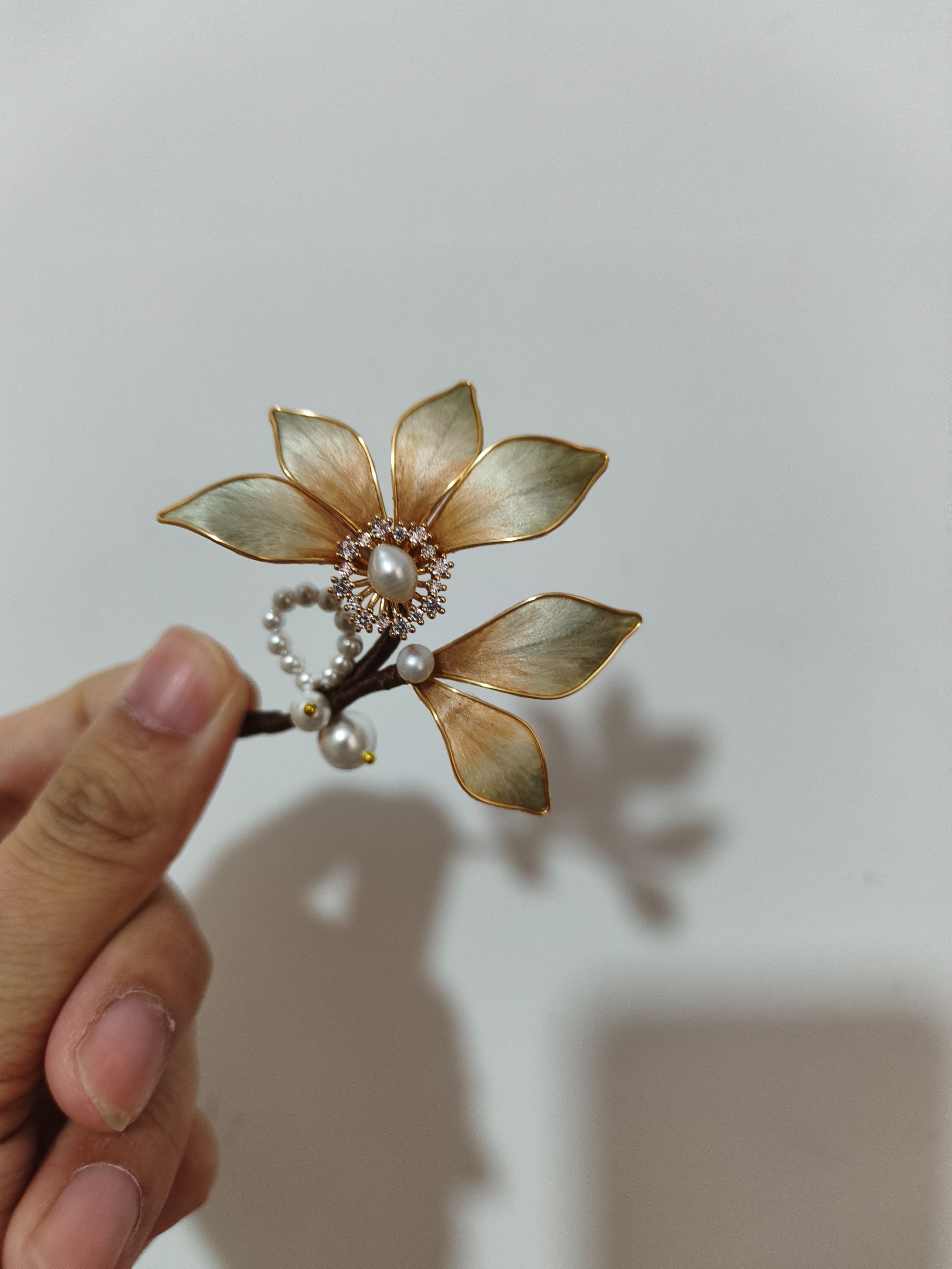 铜合金布艺胸针 仿古配色掐丝绒花胸针