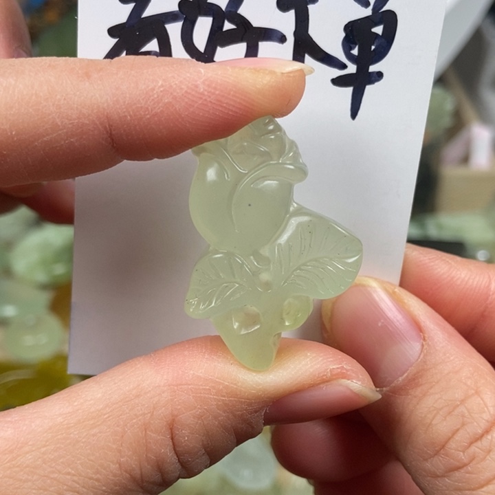 蛇纹石玉颈饰未镶嵌