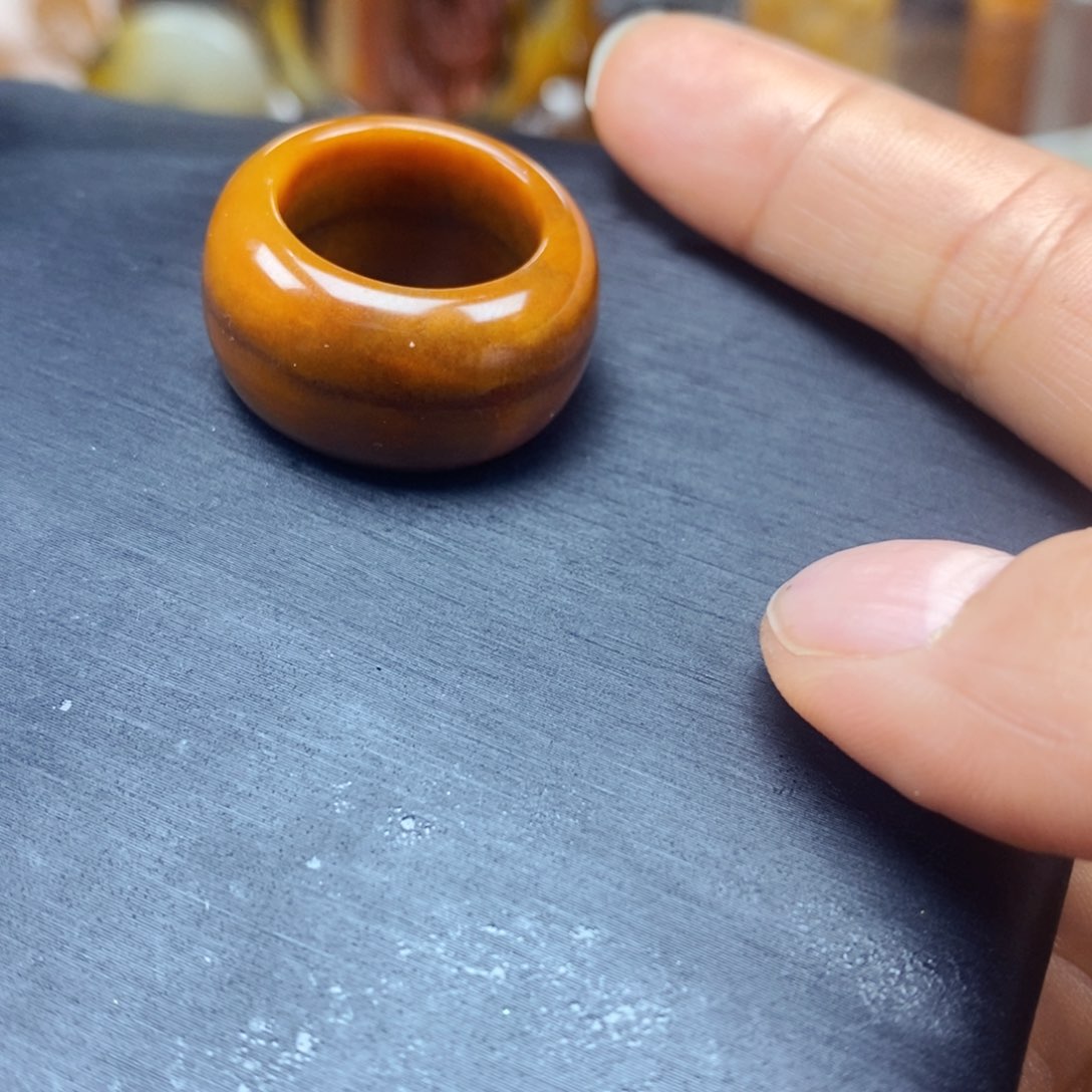 石英质玉（黄龙玉）颈饰未镶嵌