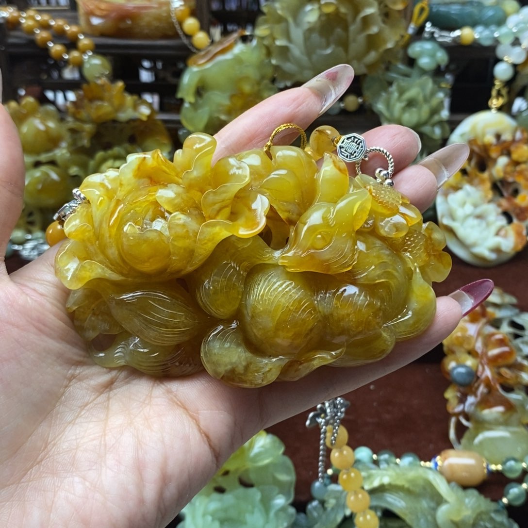 蛇纹石玉挂件未镶嵌异*