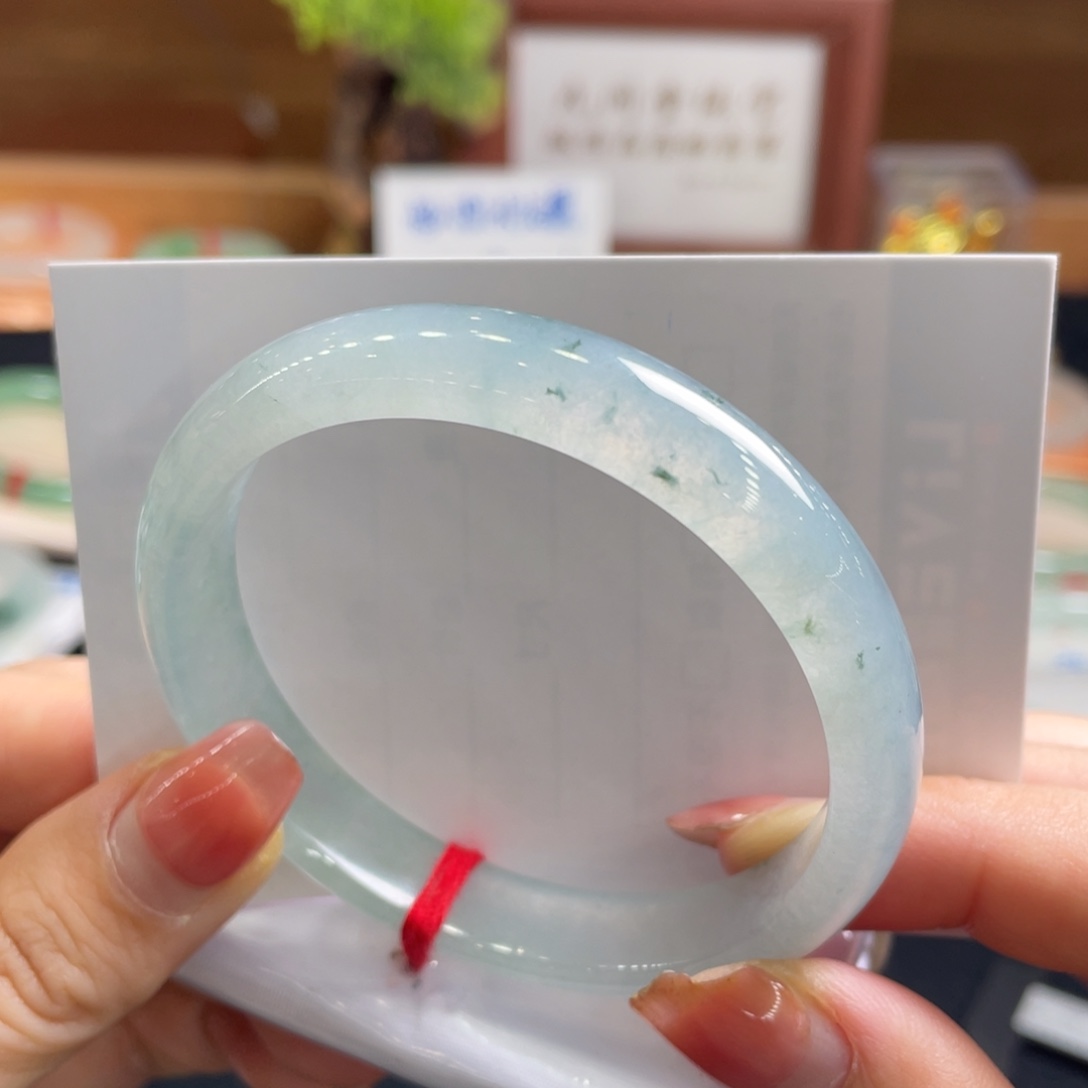 翡翠手镯未镶嵌56.7正