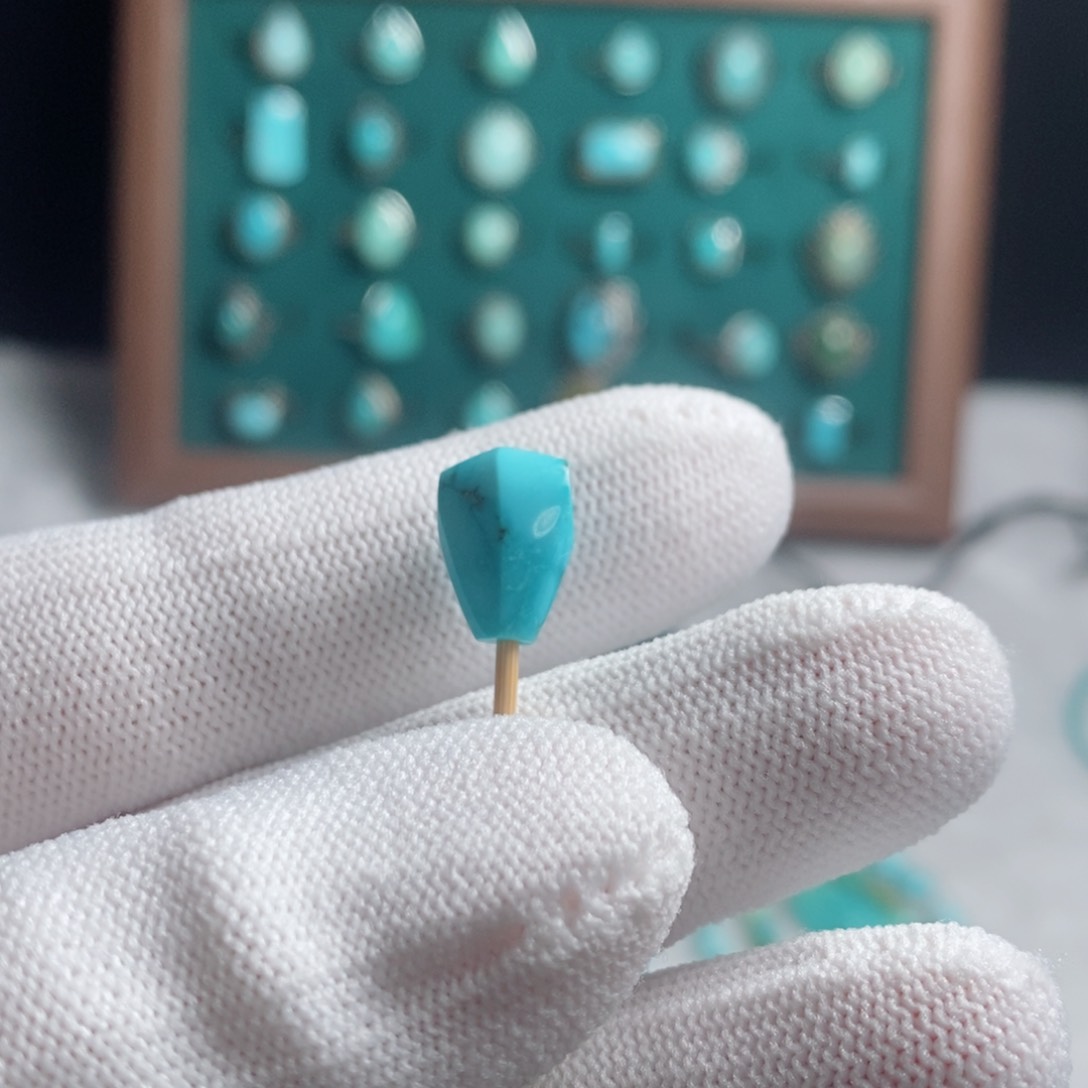 绿松石颈饰未镶嵌