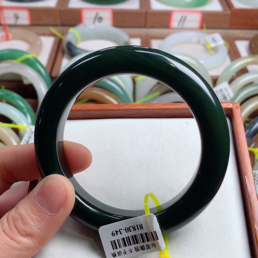 【闪购商品】和田玉手镯未镶嵌58