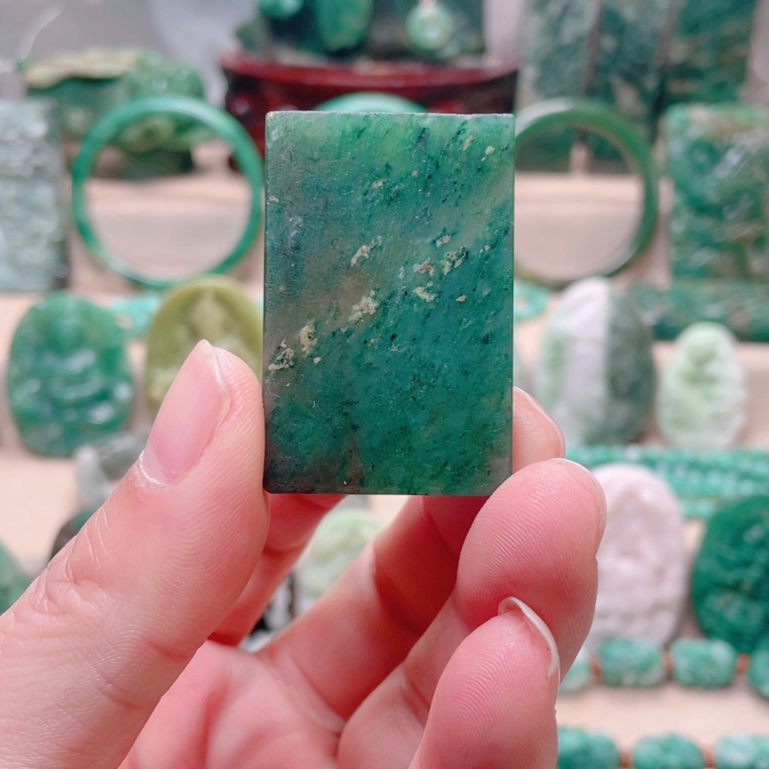 独山玉未镶嵌颈饰