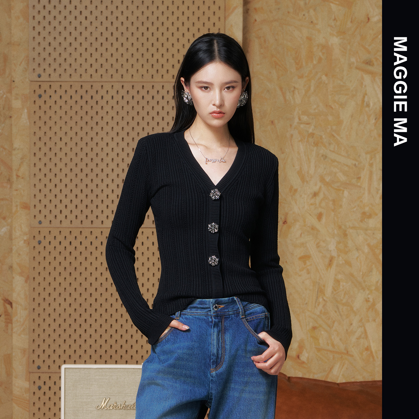 MAGGIE MA马婧「墨织留白」设计师款复古V领立体花扣气质上衣669S