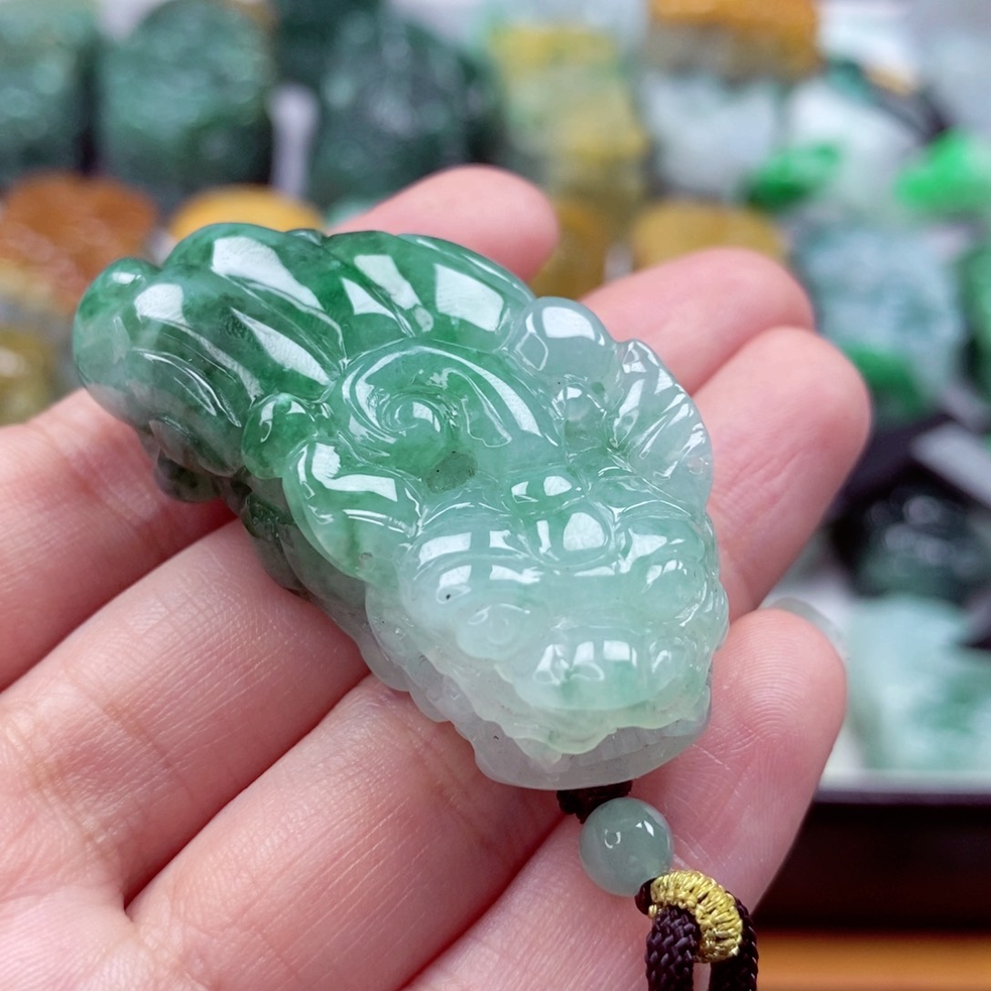 翡翠颈饰未镶嵌翡翠