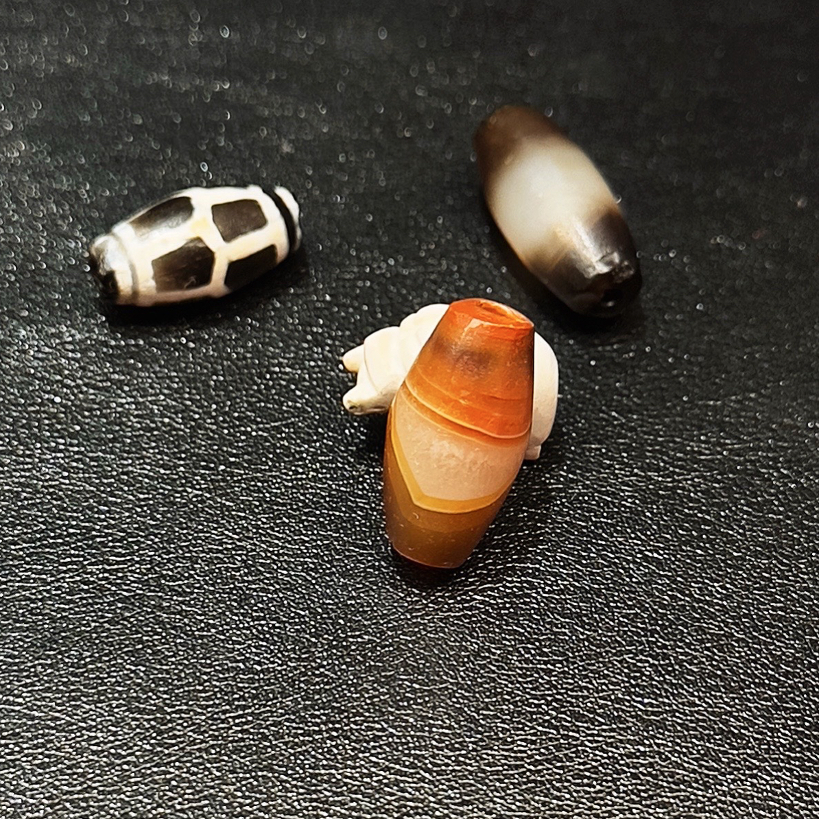 巴克特里亚结晶眼缠丝玛瑙桶珠 直径10mm 对孔19.4mm