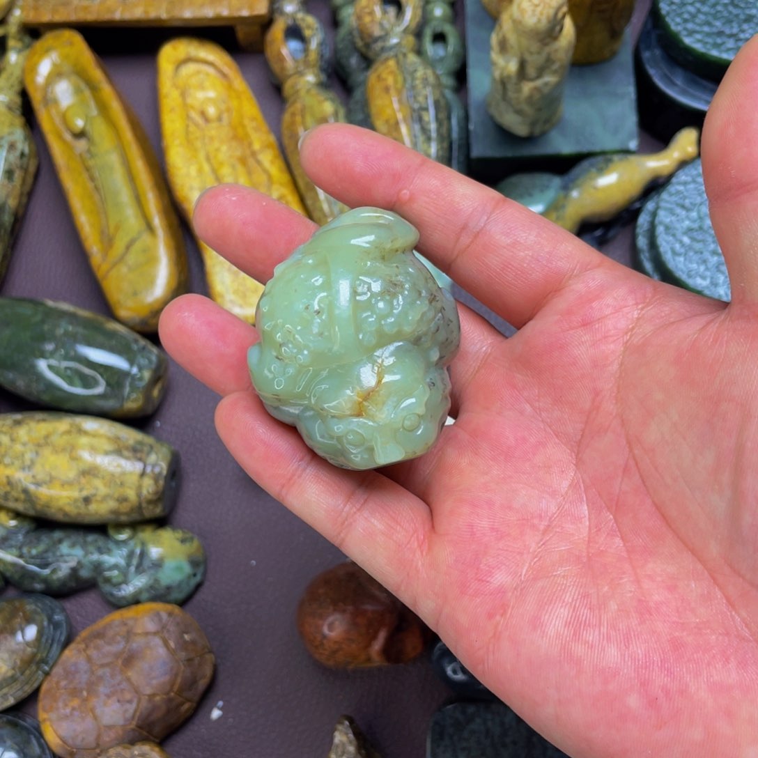 【闪购商品】未镶嵌岫岩河磨玉（透闪石质玉）挂件